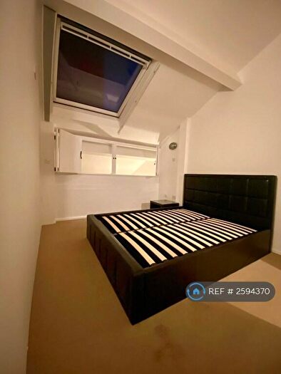 2 Bedroom Flat To Rent In Fairfield Road, London, E3