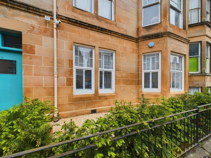 3 Bedroom Flat To Rent In Melville Street, Glasgow, G41