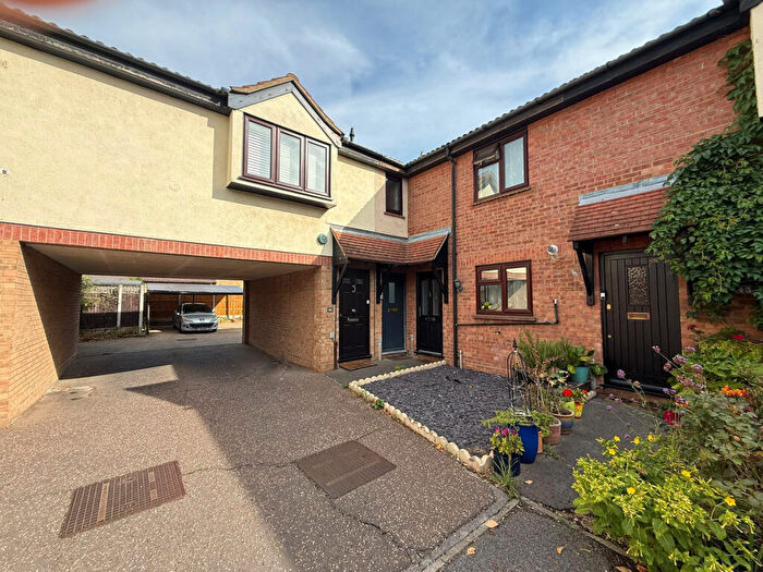 2 Bedroom Flat To Rent In Trentbridge Close, Chigwell, IG6