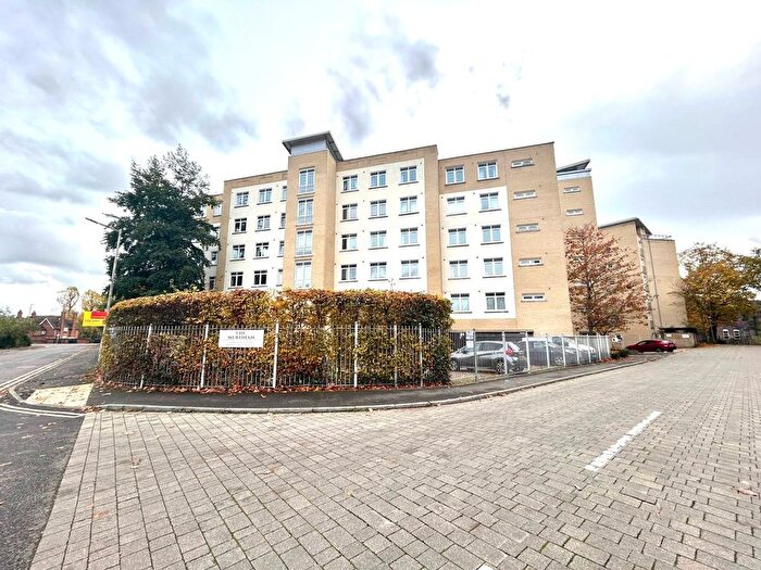2 Bedroom Flat To Rent In Kenavon Drive, Reading, Berkshire, RG1