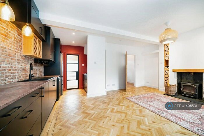 4 Bedroom Semi-Detached House To Rent In Sanway Road, Byfleet, KT14