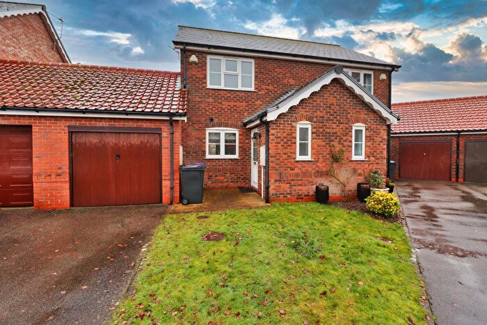 2 Bedroom Town House For Sale In The Moorings, Burton Waters, LN1