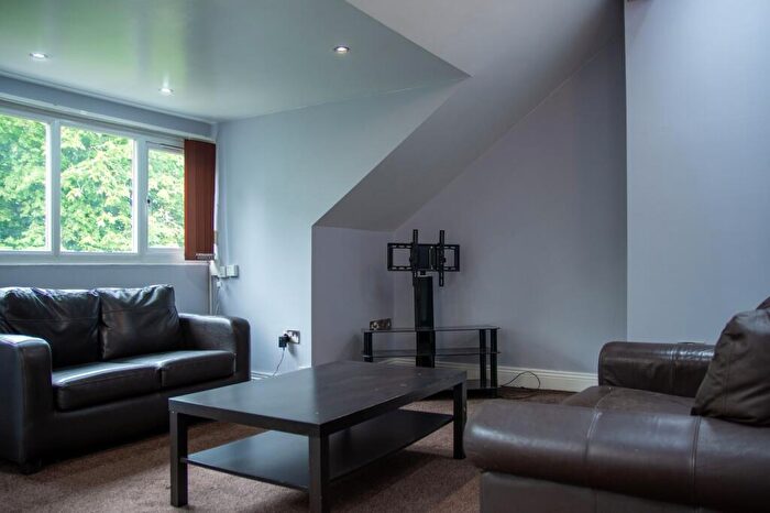 2 Bedroom Flat To Rent In Otley Road, Leeds, LS16