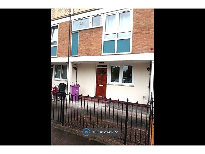 4 Bedroom Maisonette To Rent In Tidey Street, London, E3