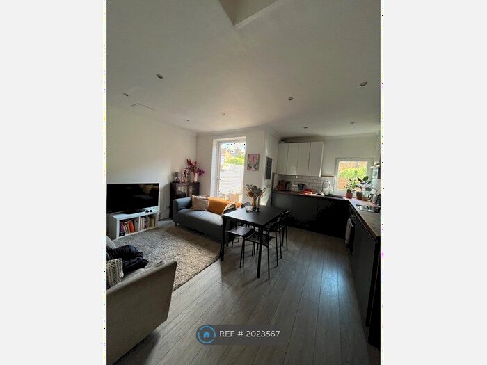 4 Bedroom Maisonette To Rent In Medwin Street, London, SW4