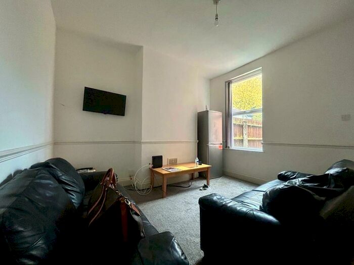 5 Bedroom House To Rent In Hobson Road, Selly Park, Birmingham, B29