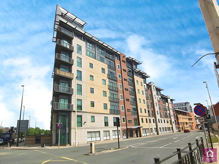 2 Bedroom Flat For Sale In City Point, Chapel Street, Salford, M3
