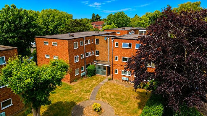 2 Bedroom Flat For Sale In Nascot Wood, Watford, WD17