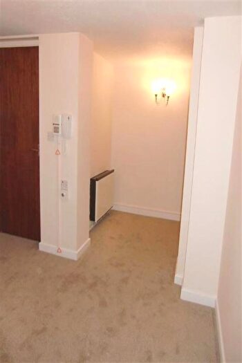 1 Bedroom Retirement Property To Rent In Homeberry House, Ashcroft Gardens, Cirencester, GL7