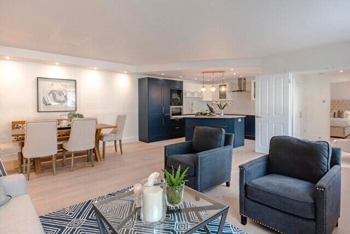 3 Bedroom Apartment To Rent In Wymondham Court, Queensmead, St Johns Wood Park, London, NW8