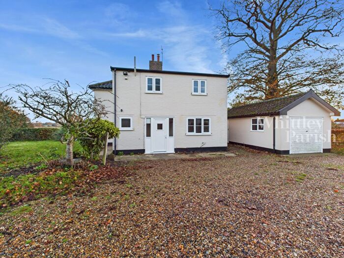 3 Bedroom Detached House To Rent In The Lodge, Billingford, IP21