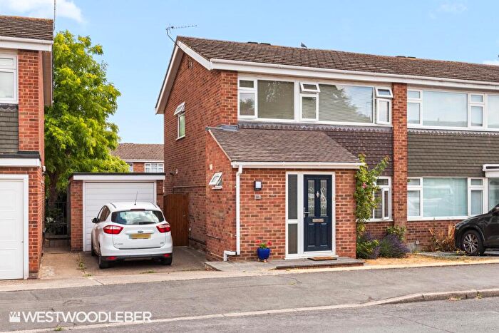 3 Bedroom Semi-Detached House For Sale In Granville Gardens, Hoddesdon, EN11