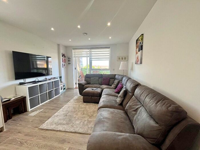 2 Bedroom Flat For Sale In Rainham Road North, Dagenham, RM10