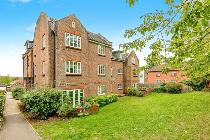 1 Bedroom Flat For Sale In Gatton Park Road, Redhill, RH1
