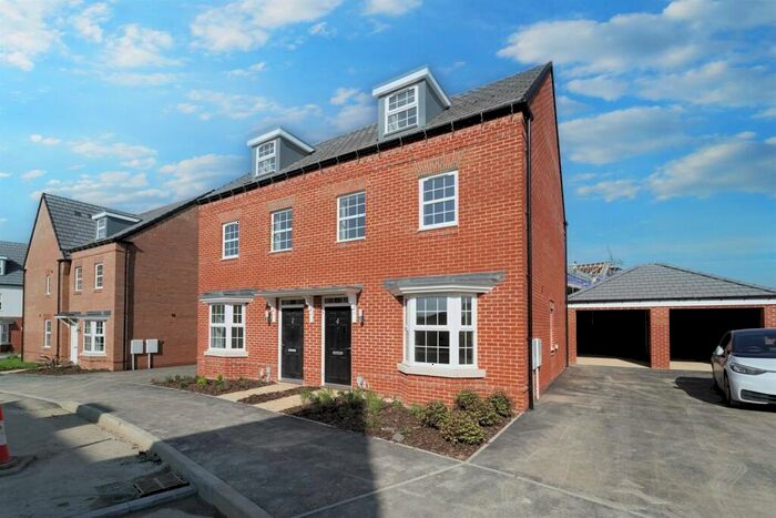 3 Bedroom Semi-Detached House To Rent In Bedroom Semi Detached House In Fox Lane, Sturry, CT2