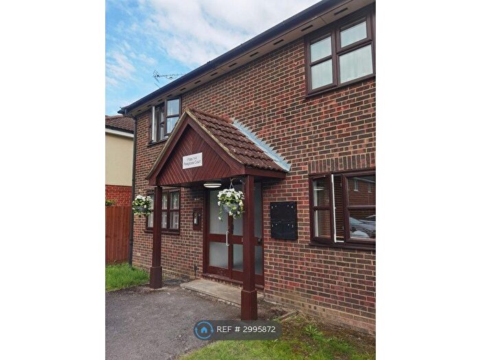 2 Bedroom Flat To Rent In Pinegrove Court, Southampton, SO19