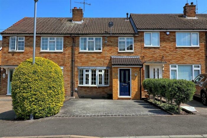 3 Bedroom House To Rent In Longmore Avenue, Great Baddow, Chelmsford, Essex, CM2