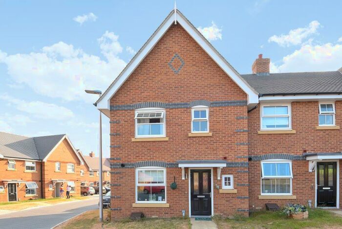 3 Bedroom End Of Terrace House To Rent In Whitethorn, Shinfield, RG2