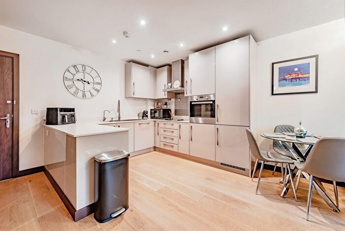 1 Bedroom Flat For Sale In Queens Road, East Grinstead, RH19