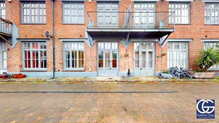 2 Bedroom Mews To Rent In Carrara Mews, Dalston Lane, London, E8