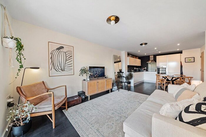 3 Bedroom Flat For Sale In Mildmay Avenue, London, N1