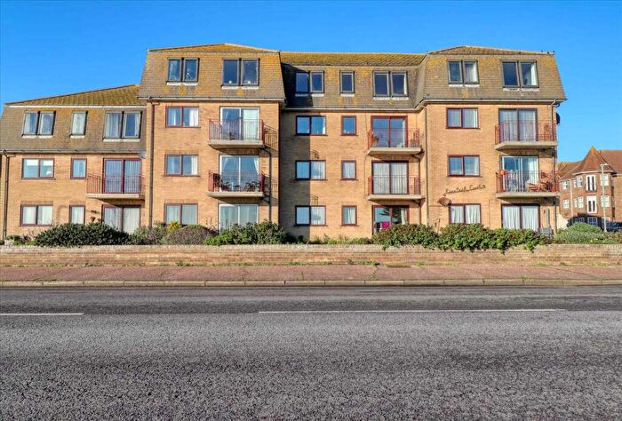 2 Bedroom Apartment For Sale In Rosebank Court, Marine Parade East, East Clacton, CO15