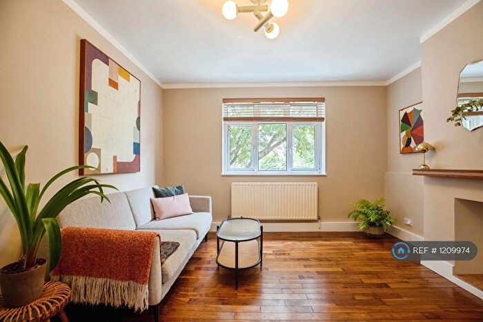 1 Bedroom Flat To Rent In Drakes Court, London, SE23