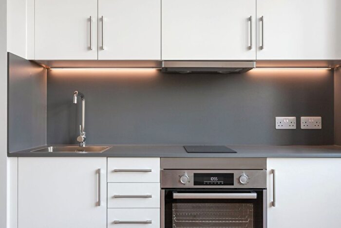 Studio To Rent In Cranbrook Road, Ilford, IG1