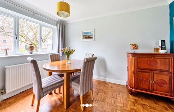 2 Bedroom Flat To Rent In Langley Road, Watford, WD17