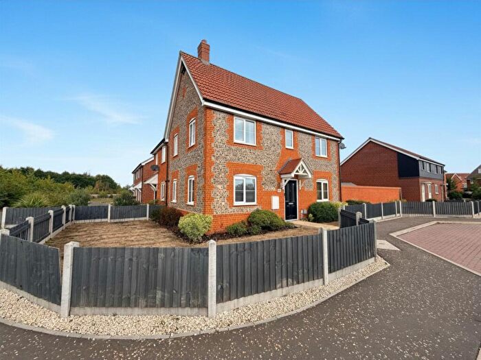 3 Bedroom Semi-Detached House For Sale In Finch Road, Attleborough, Norfolk, NR17