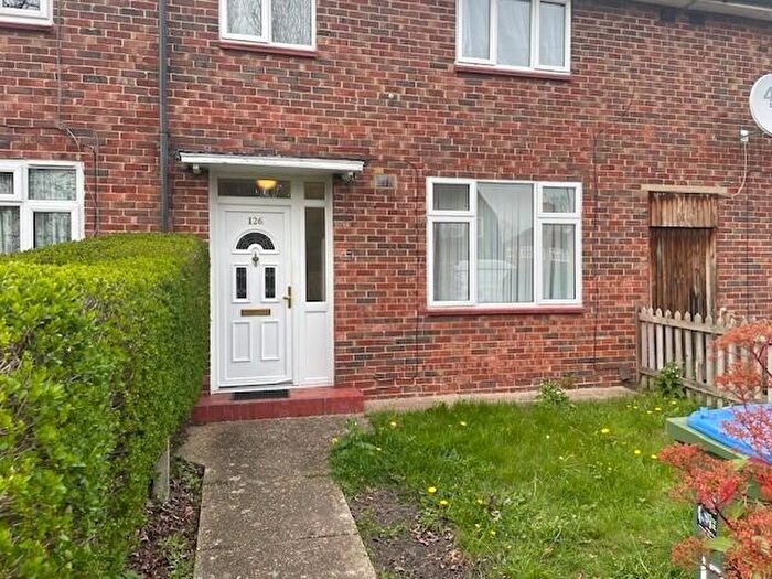 3 Bedroom Flat To Rent In Restons Crescent London, SE9