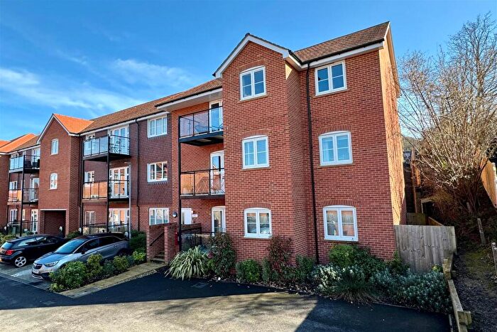 1 Bedroom Flat For Sale In Godalming, GU7