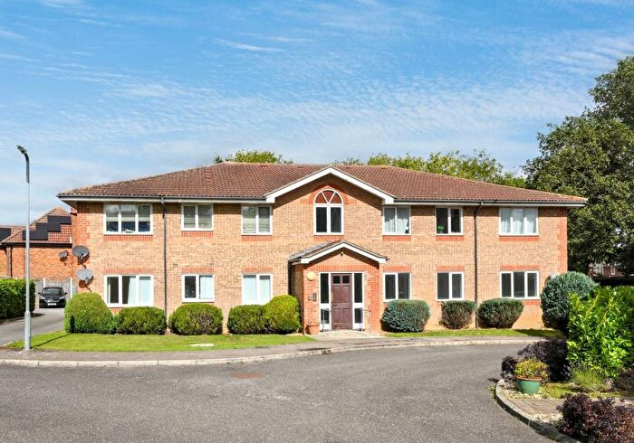 2 Bedroom Flat For Sale In Alnwick Close, Langdon Hills, Basildon, Essex, SS16