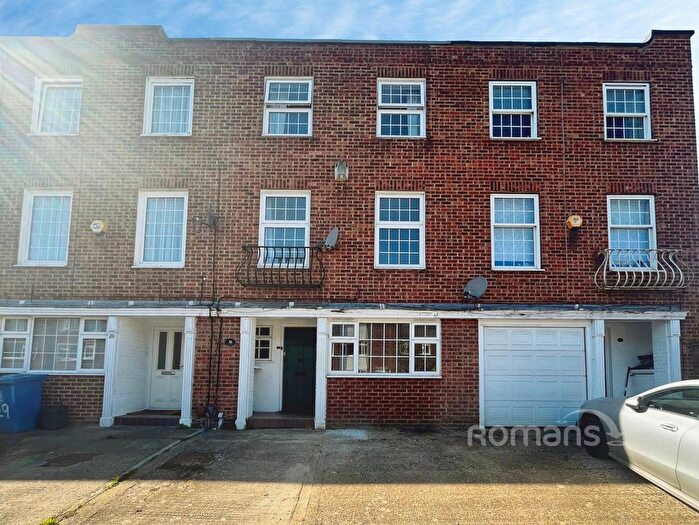 4 Bedroom Terraced House For Sale In Wayside Mews, Maidenhead, SL6