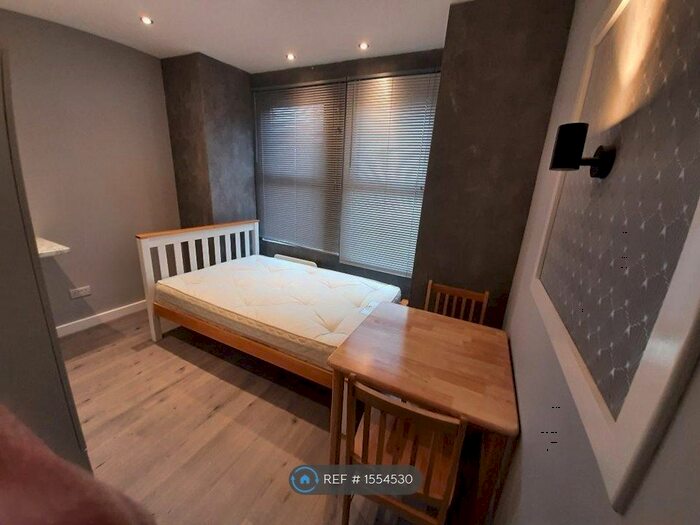 Studio To Rent In Framfield Road, London, W7