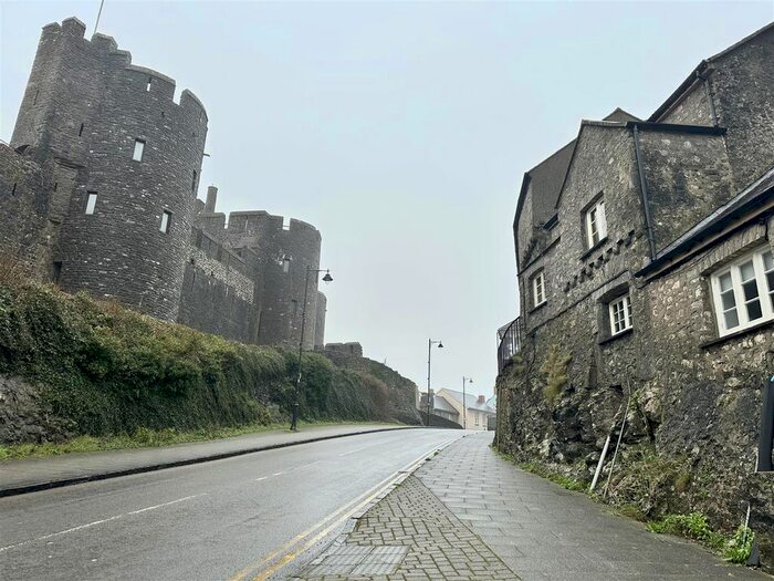3 Bedroom Terraced House To Rent In Westgate Hill, Pembroke, SA71