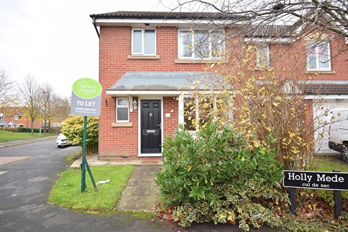 3 Bedroom Semi-Detached House To Rent In Holly Mede, Ossett, WF5