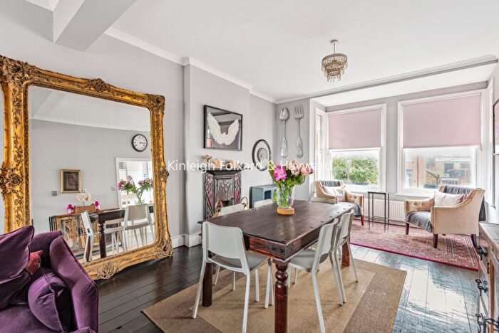 3 Bedroom Flat To Rent In Sarre Road, London, NW2