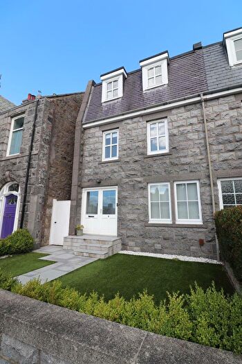 4 Bedroom Mews To Rent In Devanha Gardens, Aberdeen, AB11