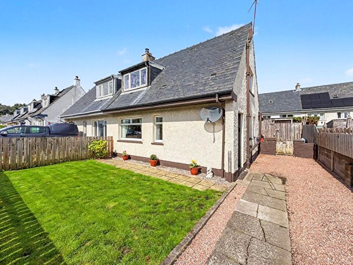 3 Bedroom Semi-Detached House For Sale In Lorn Road, Dunbeg, Argyll, PA37