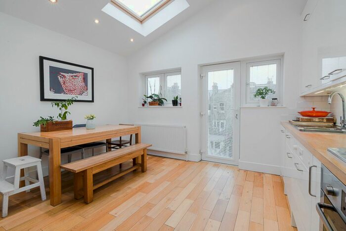 3 Bedroom Maisonette For Sale In Ashleigh Road, London, SW14