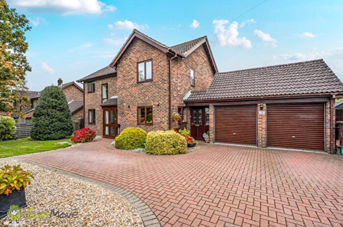 4 Bedroom Detached House For Sale In Fairlawn Road, Tadley, Hampshire, RG26