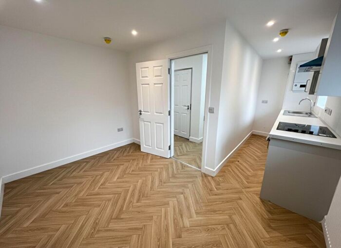 3 Bedroom Apartment To Rent In Charter Avenue, Coventry, CV4