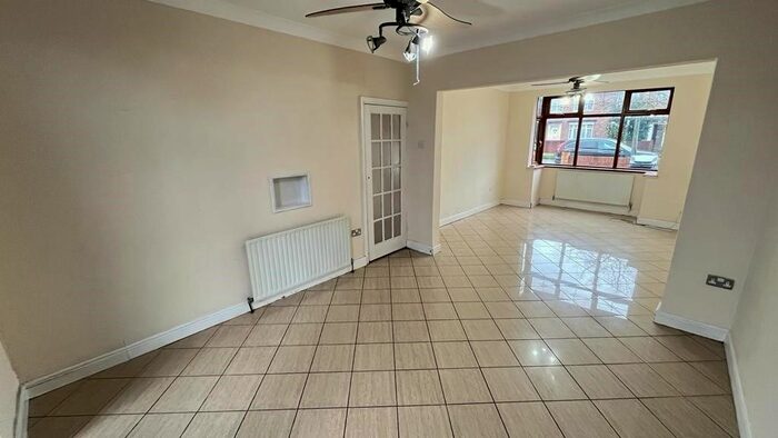 3 Bedroom Semi-Detached House To Rent In Vicarage Farm Road, Hounslow, TW5