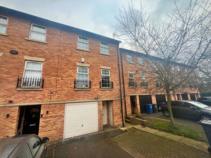 4 Bedroom Town House To Rent In Crofters Court, Woodfield Plantation, DN4