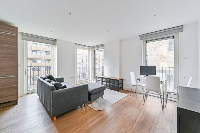 2 Bedroom Flat To Rent In Whiting Way, Canada Water, London, SE16