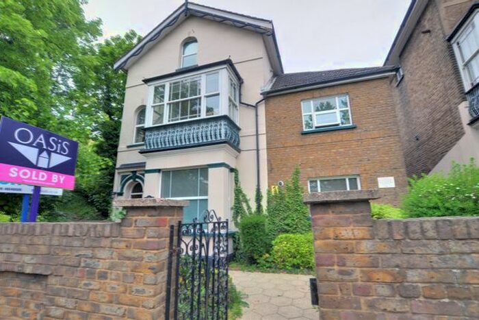 Studio To Rent In Richmond Crescent, Staines-Upon-Thames, Surrey, TW18