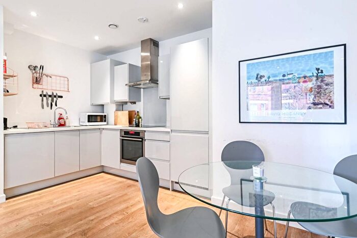 1 Bedroom Flat To Rent In Salcombe Road, Stoke Newington, London, N16