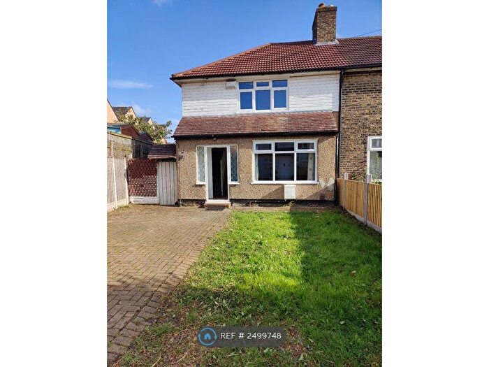 3 Bedroom End Of Terrace House To Rent In Grafton Road, Dagenham, RM8