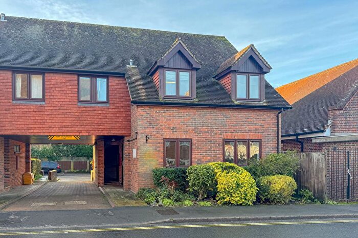 2 Bedroom Flat For Sale In Station Road, Alresford, SO24